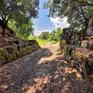 ACQUA ELEMENTO ESSENZIALE, NATURA RIGOGLIOSA, LE CASCATELLE DI CERVETERI, ATTRAVERSANDO UN ANTICO TERRITORIO ETRUSCO