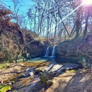 IL PARCO DI TURONA ALL' INCROCIO DI VIE MILLENARIE, SUGGESTIVE CASCATELLE E ANTICHI INSEDIAMENTI