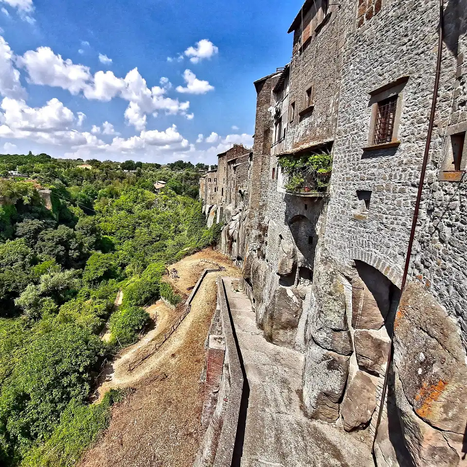 Vitorchiano vista della rupe