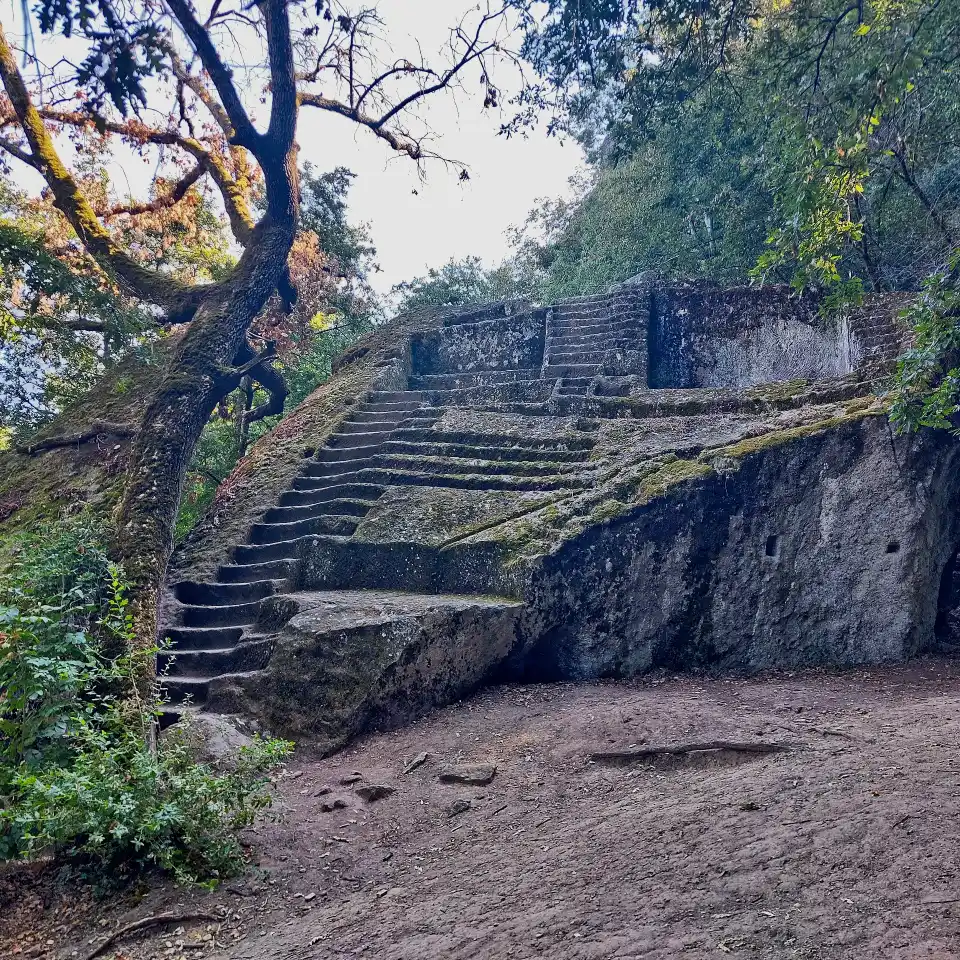 La piramide etrusca