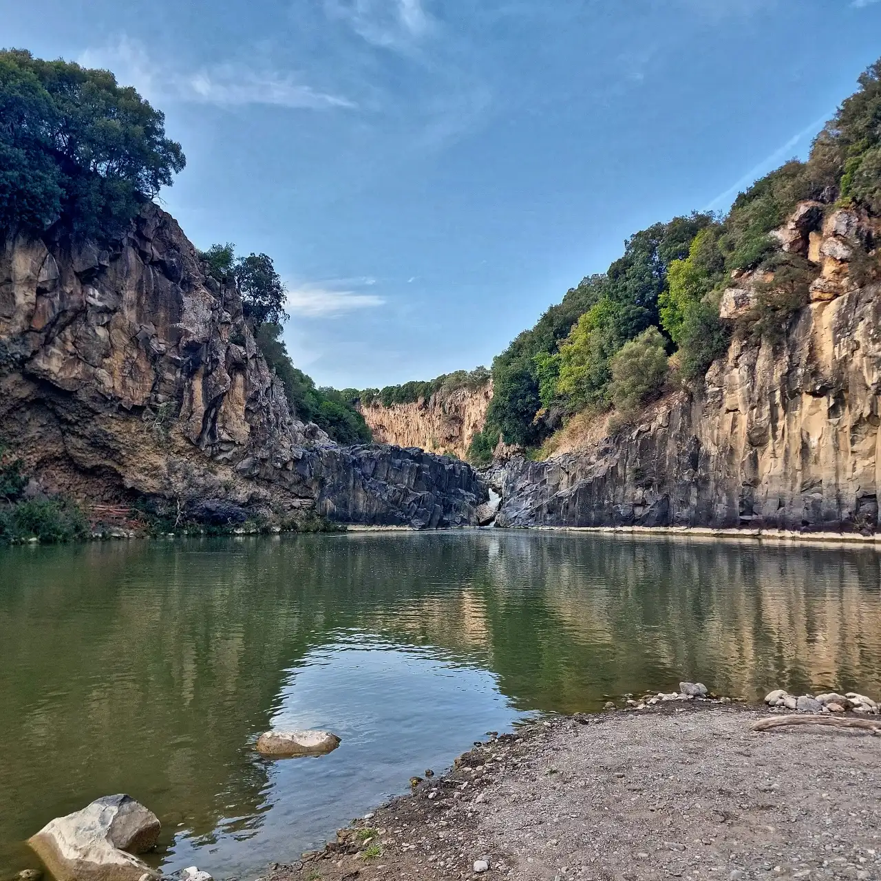 Parco archeologico naturalistico di Vulci lago e cascata del Pellicone