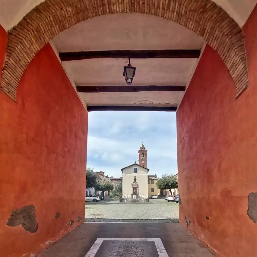 Castel Cellesi accesso alla piazza centrale