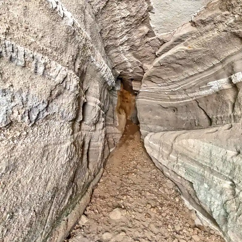 Castel Cellesi grotta di Bragherosce dettaglio cunicolo interno