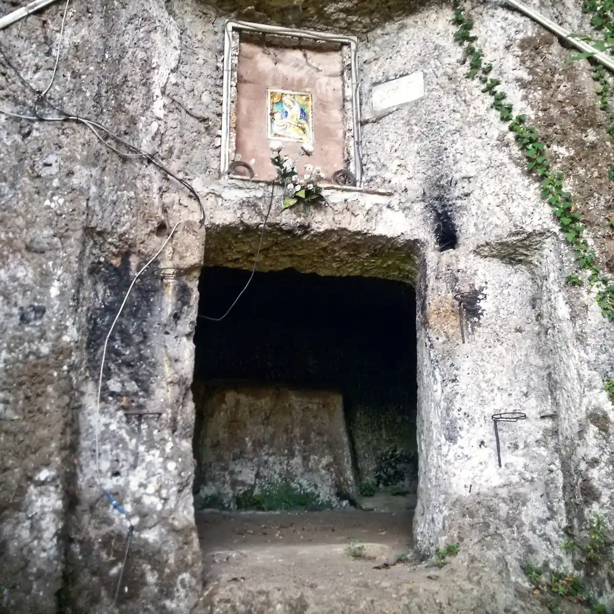 Da Nepi a Castel Sant'Elia chiesetta rupestre