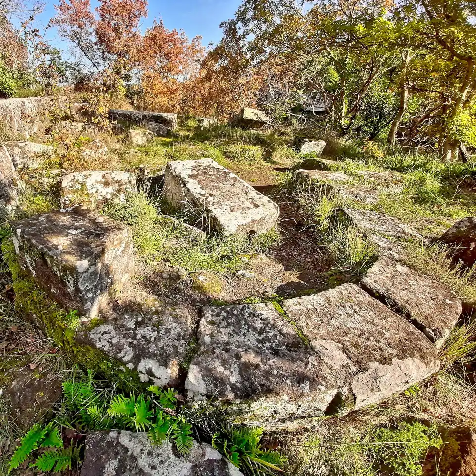 Monumento naturale di Corviano e Cascata del Martelluzzo resti di chiesetta medievale
